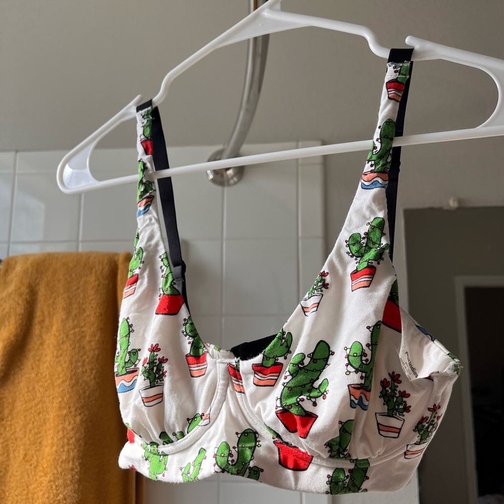 MeUndies FeelFree Longline Bralette (Holiday Cactus print)